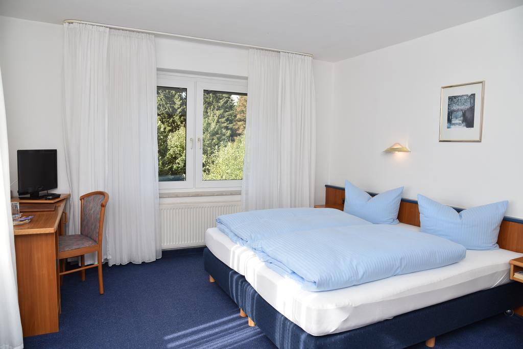 Hotel An Der Alten Porzelline Нойхаус-ам-Реннвег Экстерьер фото